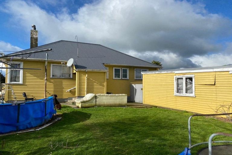 Photo of property in 15 Derby Street, Eltham, 4322