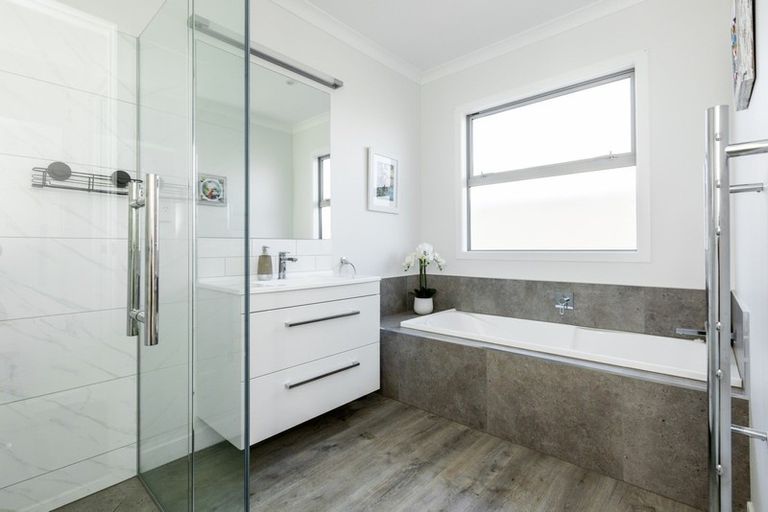 Photo of property in 44 Whakatomo Place, Havelock North, 4130