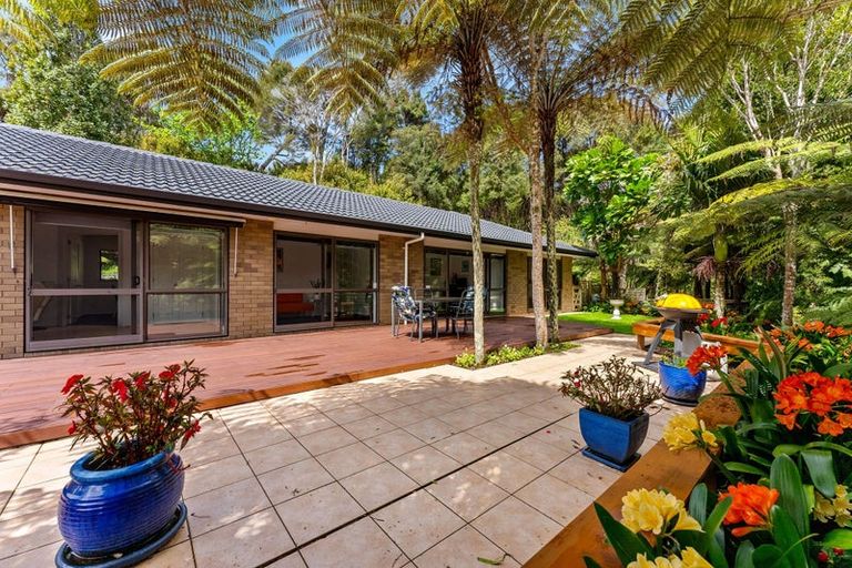 Photo of property in 257 Kaipara Road, Papakura, 2582