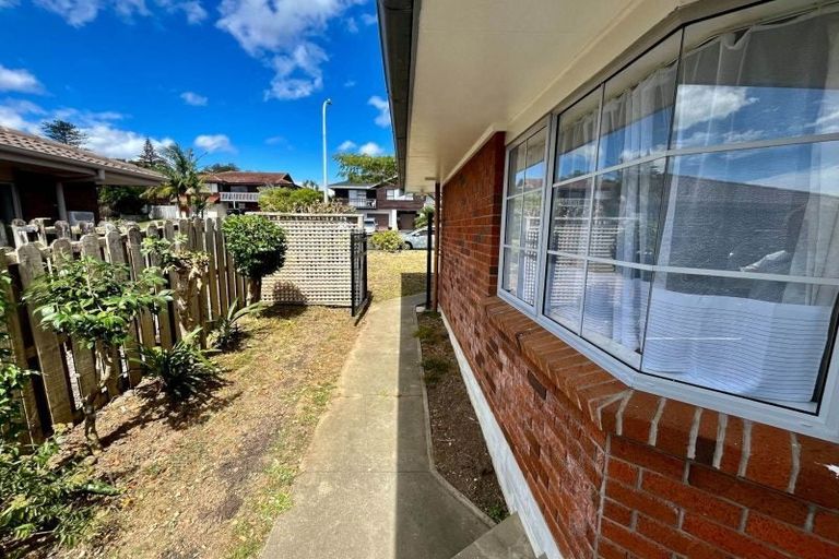 Photo of property in 2/15 Summermist Drive, Northpark, Auckland, 2013