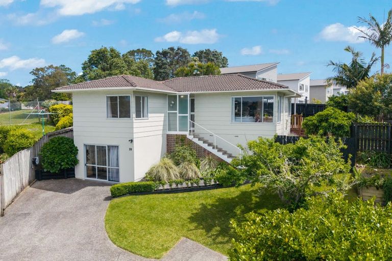 Photo of property in 1/39 Camrose Place, Glenfield, Auckland, 0629
