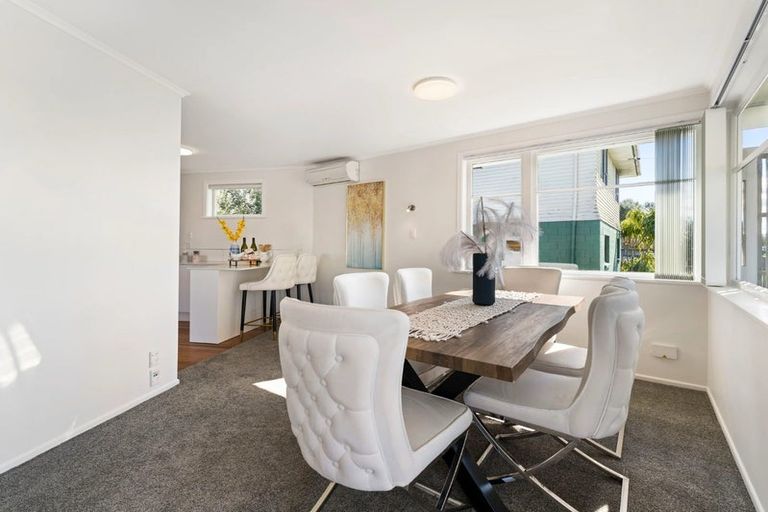 Photo of property in 24 Hill Crescent, Papakura, 2110