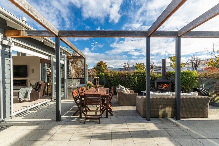 Photo of property in 3 Bridesdale Drive, Lake Hayes, Queenstown, 9304