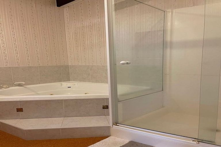 Photo of property in 17 Waller Avenue, Bucklands Beach, Auckland, 2012