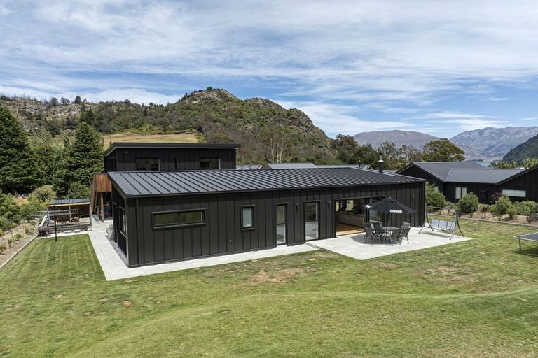 Photo of property in 43 Peregrine Falcon Road, Mount Creighton, Queenstown, 9371