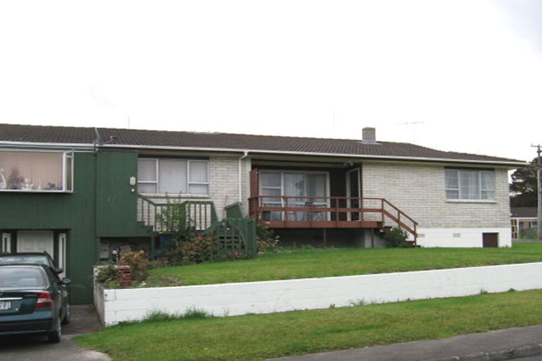 Photo of property in 2 Wickstead Place, Massey, Auckland, 0614