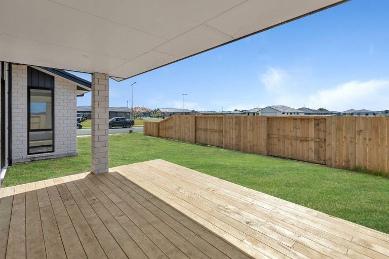 Photo of property in 3 Taurangawaka Road, One Tree Point, 0118