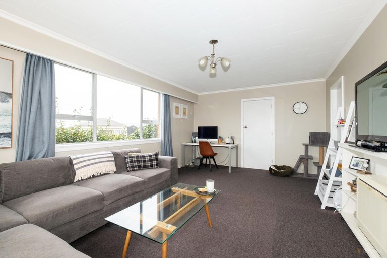 Photo of property in 1 Oxford Street, Waimate, 7924