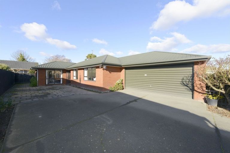 Photo of property in 2/182 Avonhead Road, Avonhead, Christchurch, 8042