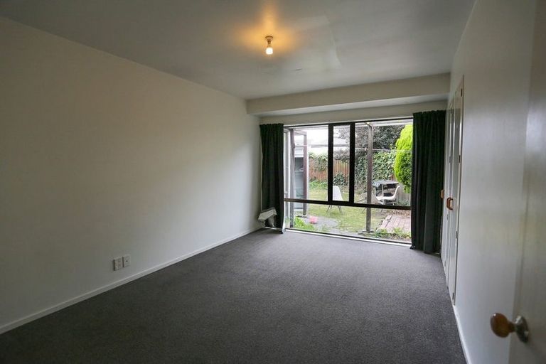 Photo of property in 2/4 Montana Avenue, Ilam, Christchurch, 8041