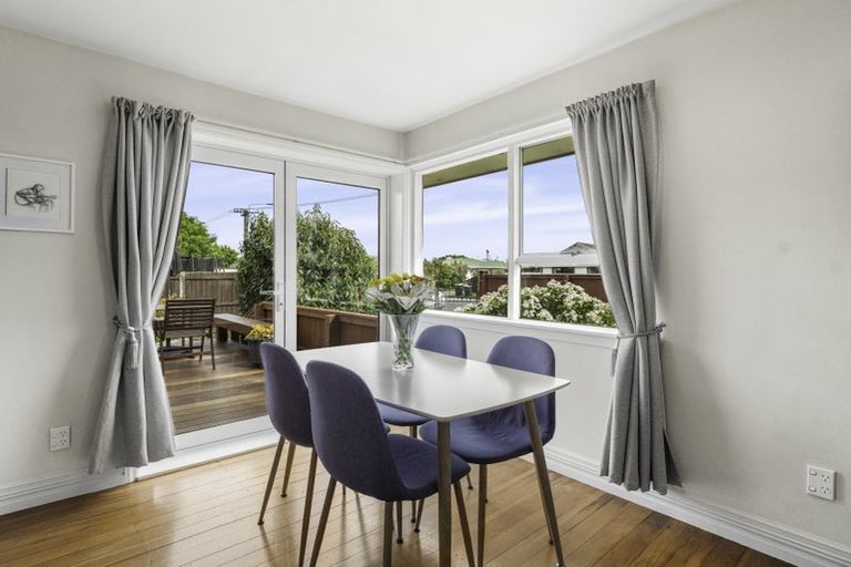 Photo of property in 82 Farquhars Road, Redwood, Christchurch, 8051