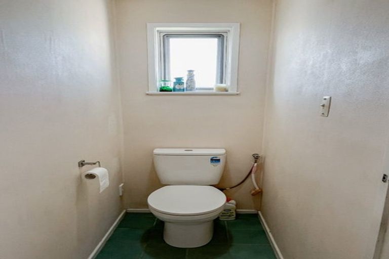 Photo of property in 94 Lantana Road, Green Bay, Auckland, 0604