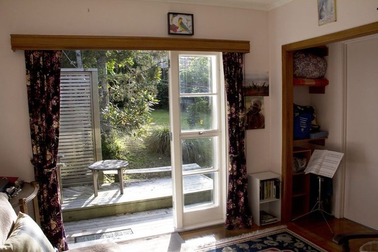 Photo of property in 1a Verbena Road, Birkdale, Auckland, 0626