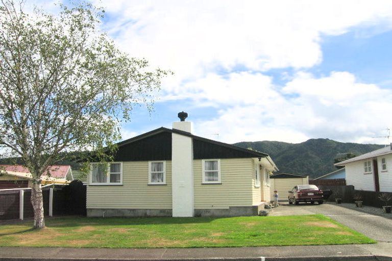 Photo of property in 4 Riversdale Road, Clouston Park, Upper Hutt, 5018