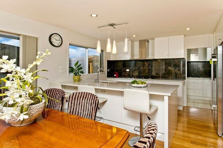 Photo of property in 26 Ballyboe Place, Pinehill, Auckland, 0632