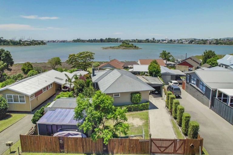 Photo of property in 157 Kingswood Road, Brookfield, Tauranga, 3110