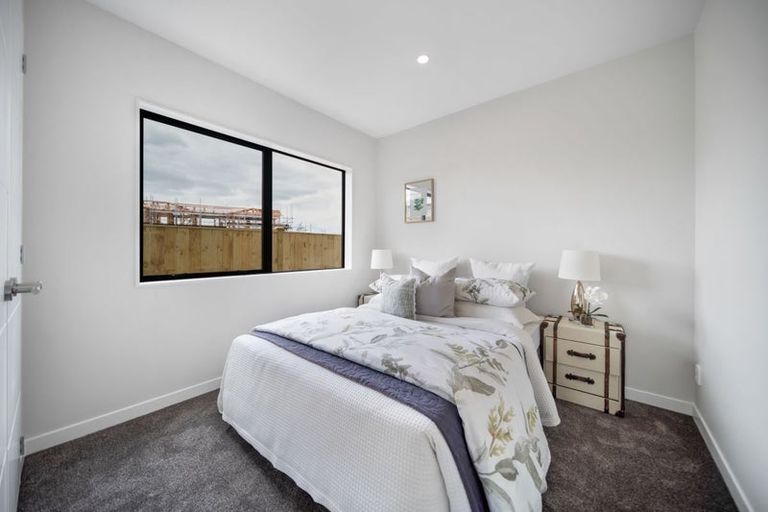 Photo of property in 12 Korowhiti Road, Clarks Beach, 2122