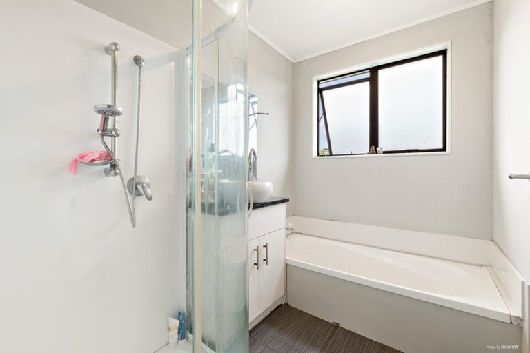 Photo of property in 2/5 Martha Lane, Weymouth, Auckland, 2103