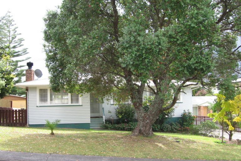Photo of property in 16 Patts Avenue, Glendene, Auckland, 0602