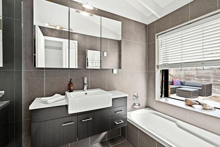 Photo of property in 27 Blue Bell Parade, Omaha, Warkworth, 0986