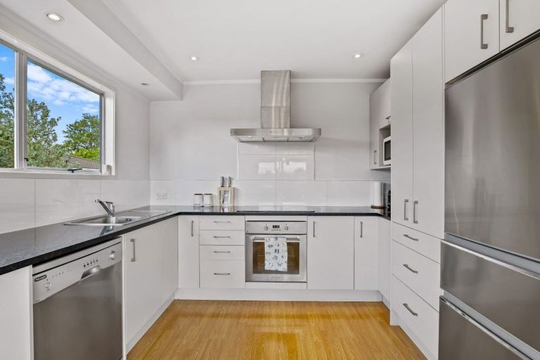 Photo of property in 16 Arlette Place, Massey, Auckland, 0614