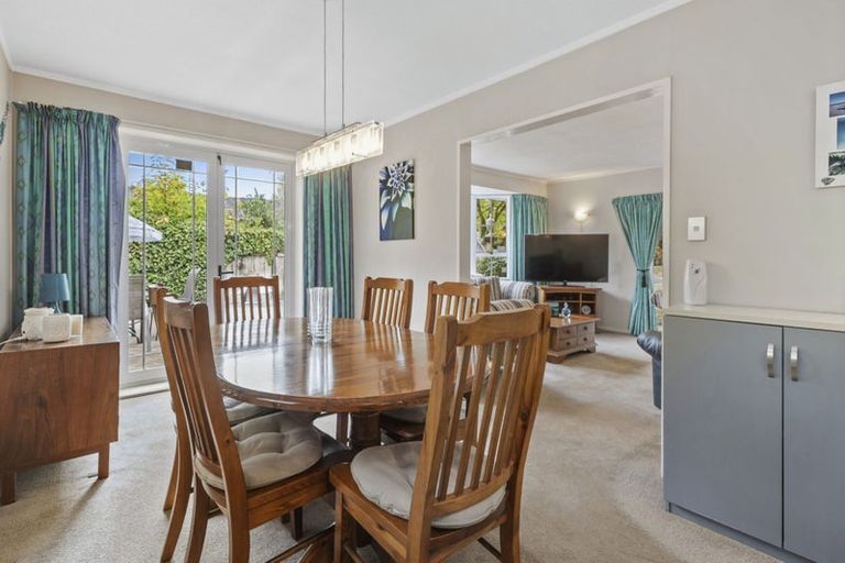 Photo of property in 35 Fendalton Crescent, Pinehaven, Upper Hutt, 5019