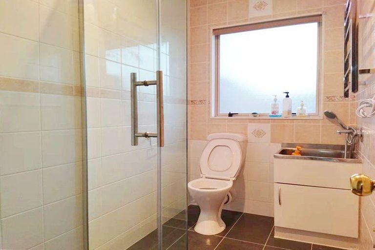 Photo of property in 2 Tullis Place, Burswood, Auckland, 2013