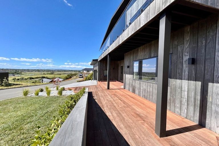 Photo of property in 93 Oak Road, Poraiti, Napier, 4112