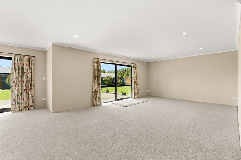 Photo of property in 77 Reading Street, Greytown, 5712