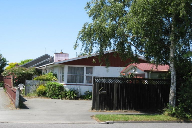 Photo of property in 2/402a Wairakei Road, Burnside, Christchurch, 8053