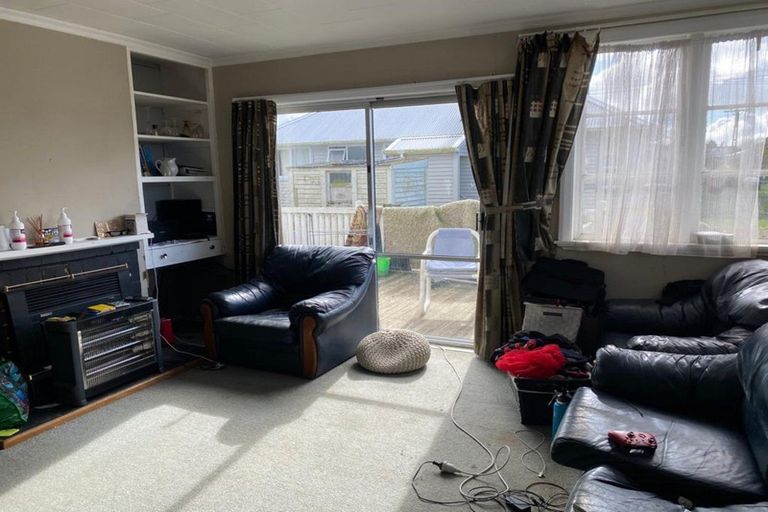 Photo of property in 15 Derby Street, Eltham, 4322