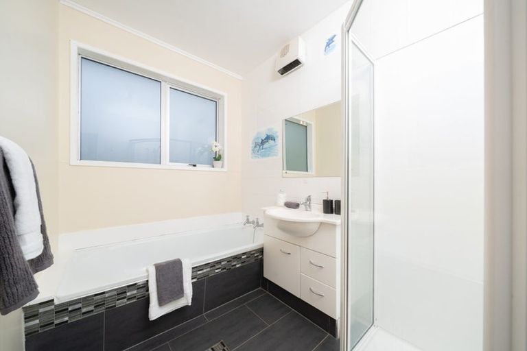 Photo of property in 40 Lincoln Avenue, Tawa, Wellington, 5028