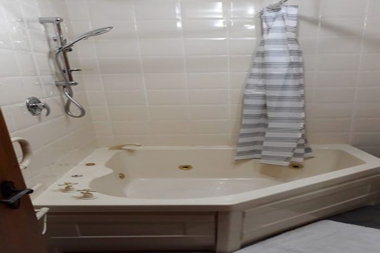 Photo of property in 2/141 Fitzherbert Avenue, West End, Palmerston North, 4410