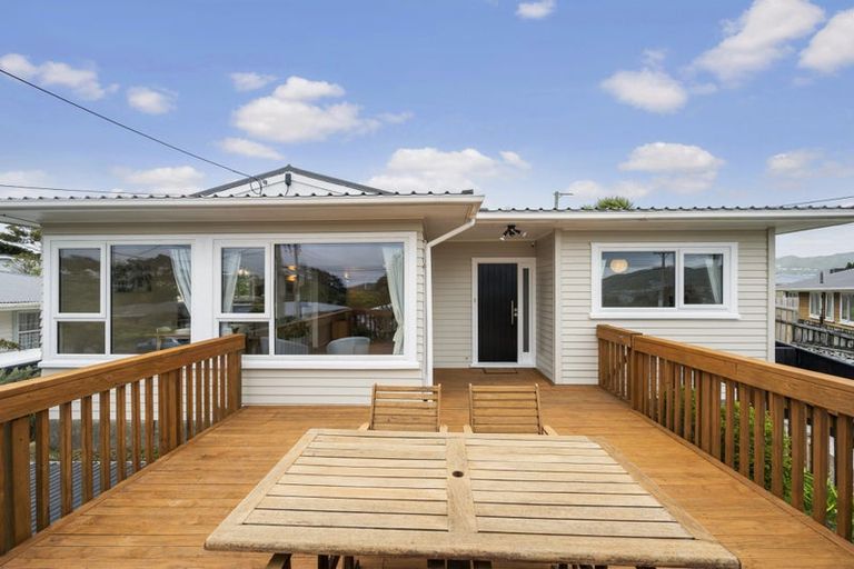 Photo of property in 39 Mark Avenue, Paparangi, Wellington, 6037
