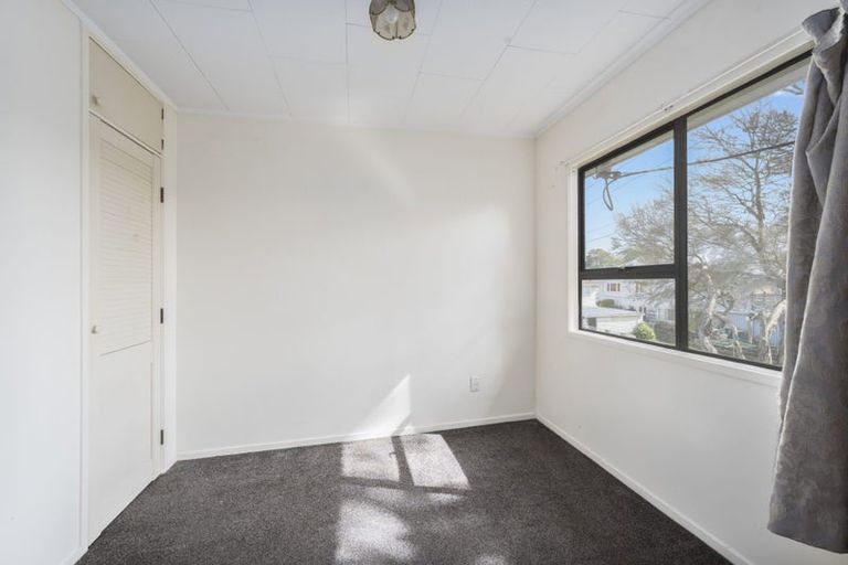Photo of property in 2/19a Ribblesdale Road, Henderson, Auckland, 0612