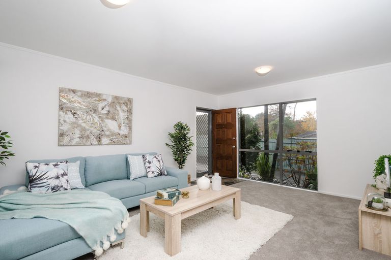 Photo of property in 76 Birdwood Road, Swanson, Auckland, 0612