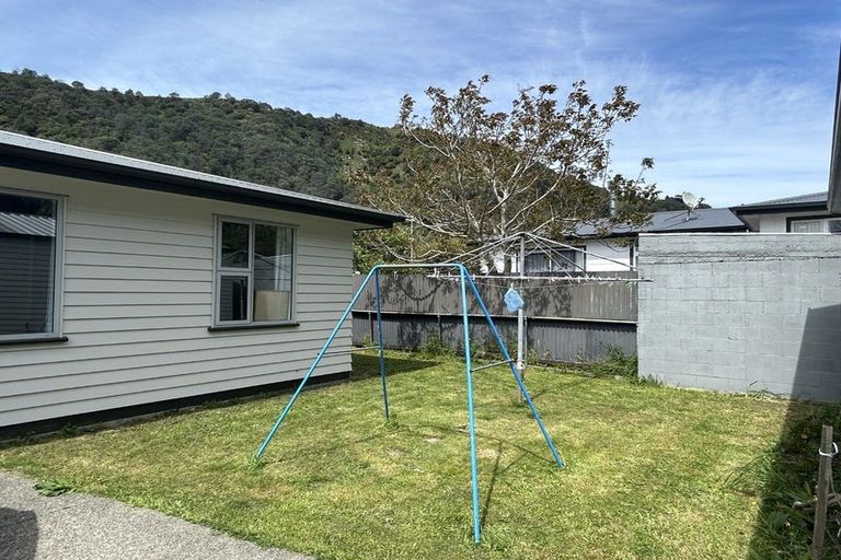 Photo of property in 53 Wairau Road, Picton, 7220