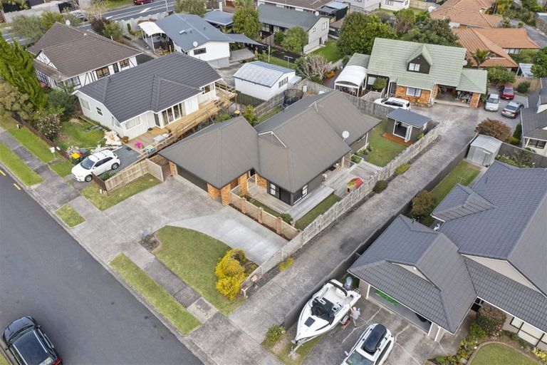 Photo of property in 4 Pinewood Grove, Botany Downs, Auckland, 2010