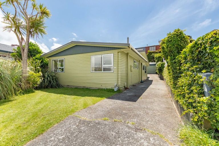 Photo of property in 78 Stewart Drive, Newlands, Wellington, 6037