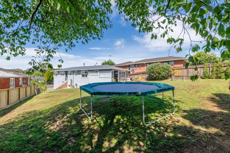Photo of property in 50 La Rosa Street, Green Bay, Auckland, 0604