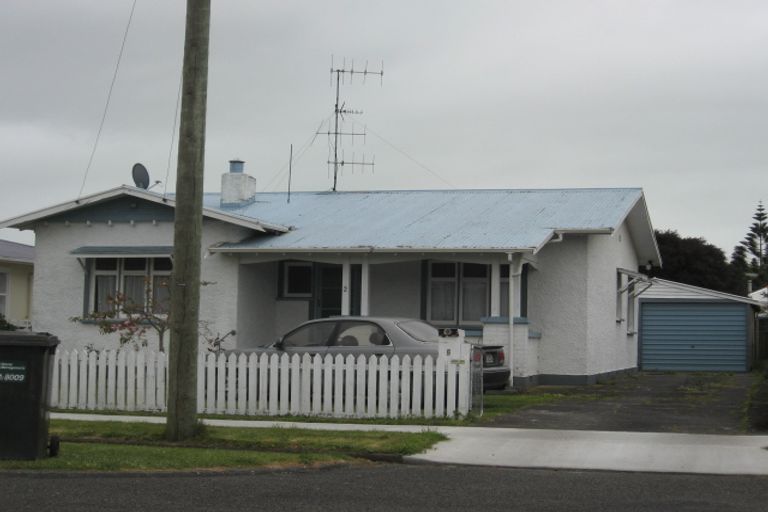 Photo of property in 2 Sydney Place, Whanganui, 4500