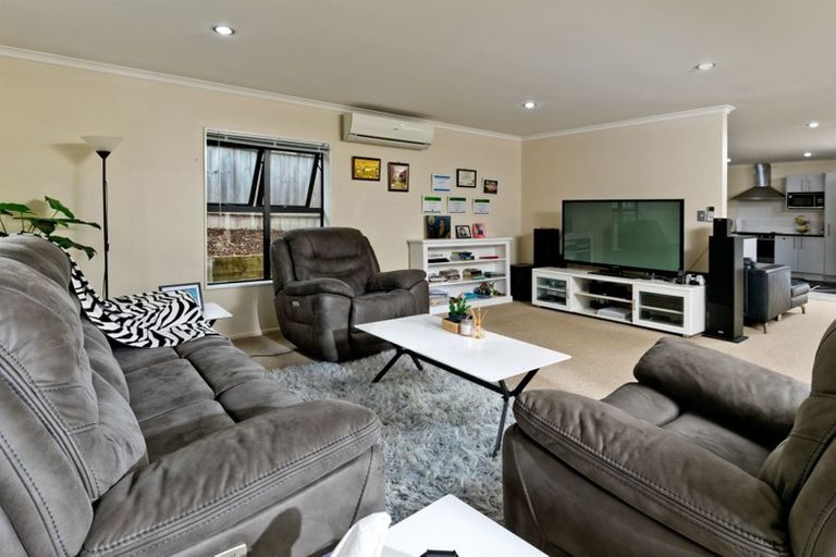 Photo of property in 84 Tiriwa Drive, Massey, Auckland, 0614
