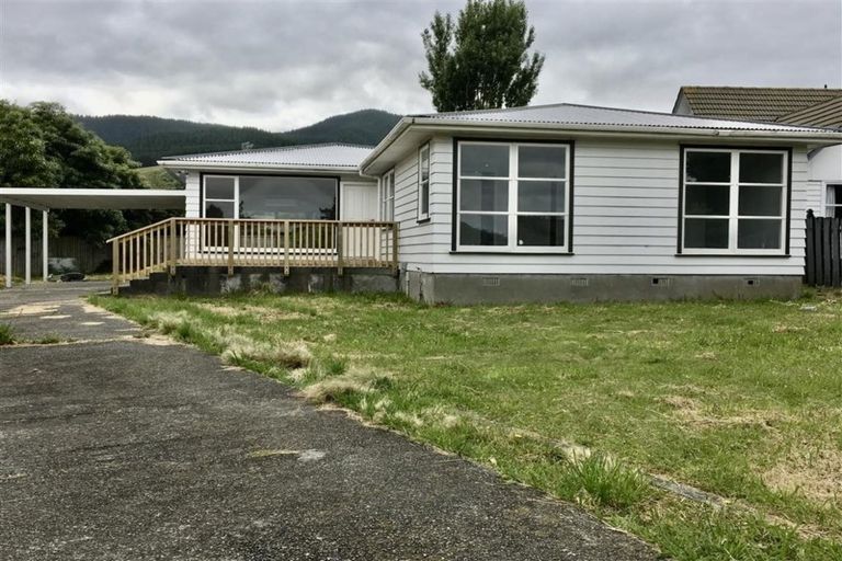 Photo of property in 13 Brazier Grove, Paraparaumu, 5032