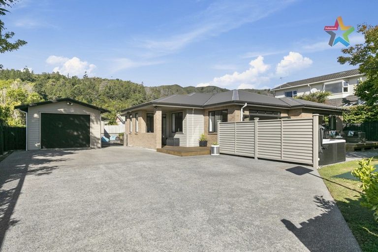 Photo of property in 289 Stokes Valley Road, Stokes Valley, Lower Hutt, 5019