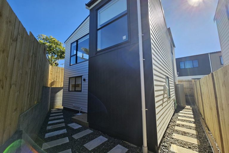 Photo of property in 4f Hepburn Road, Glendene, Auckland, 0602