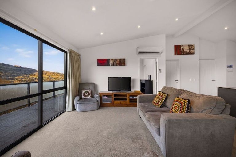 Photo of property in 2 Quartz Rise, Queenstown, 9300