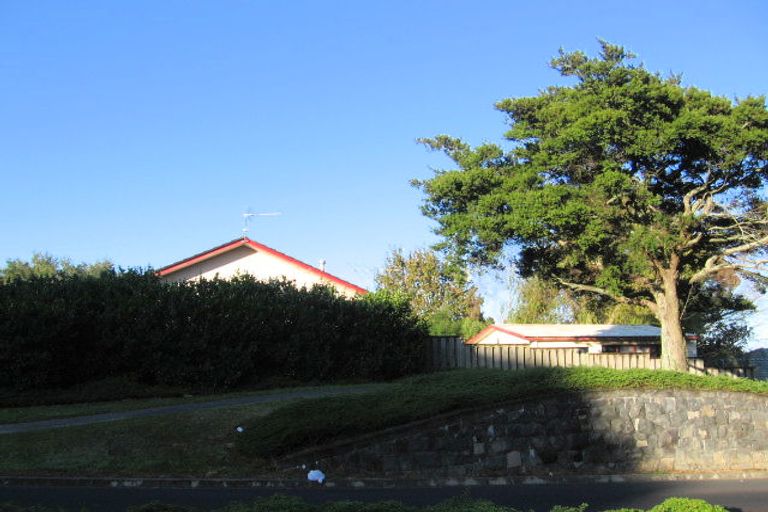 Photo of property in 1/4 De Havilland Drive, Goodwood Heights, Auckland, 2105