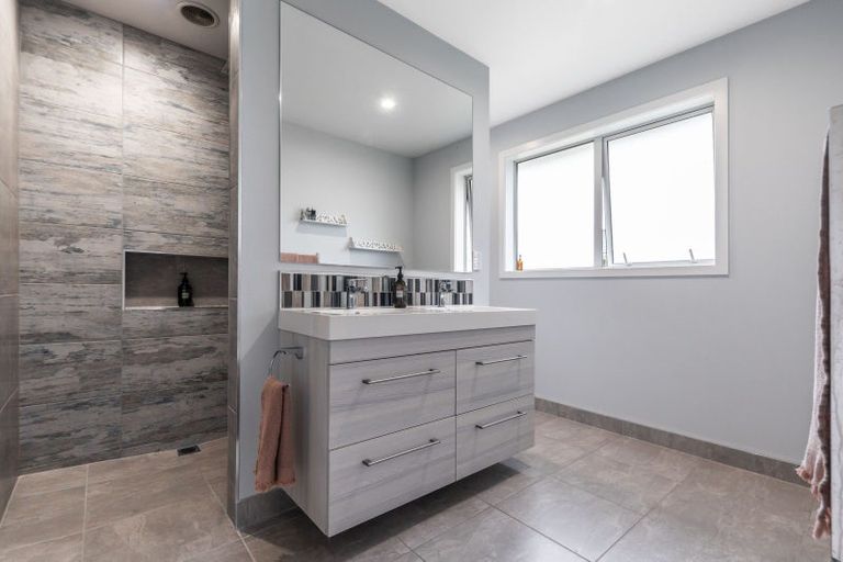 Photo of property in 32 Mike Smith Drive, Cambridge, 3434