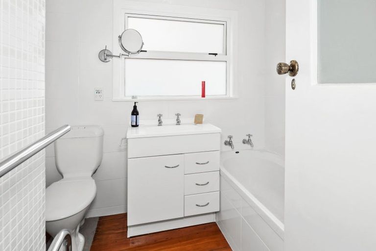 Photo of property in 58 Pitau Road, Mount Maunganui, 3116