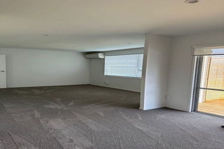 Photo of property in 115 Kemp Road, Massey, Auckland, 0614